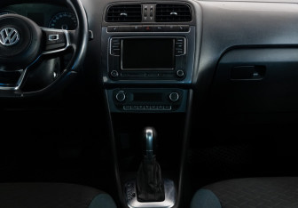 Подержанный автомобиль Volkswagen Polo Sedan 2019 года (13 фото)