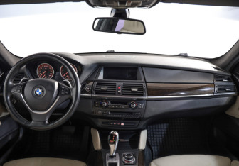 Подержанный автомобиль BMW X6 2014 года (10 фото)