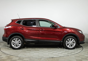 Подержанный автомобиль Nissan Qashqai 2014 года (4 фото)