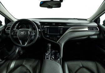 Подержанный автомобиль Toyota Camry Sedan 2018 года (13 фото)