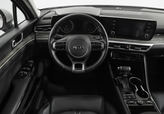Подержанный автомобиль Kia K5 2021 года (11 фото)
