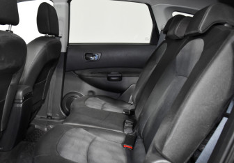 Подержанный автомобиль Nissan Qashqai+2 2011 года (11 фото)