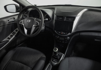 Подержанный автомобиль Hyundai Solaris Sedan 2012 года (9 фото)
