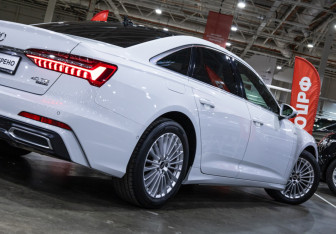 Подержанный автомобиль Audi A6 Sedan 2020 года (10 фото)