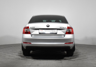 Подержанный автомобиль Skoda Octavia Liftback 2015 года (6 фото)