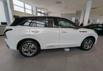 Новый Hongqi HS3 2025 (4 фото)