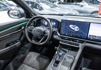 Подержанный автомобиль Geely Monjaro 2026 года (12 фото)