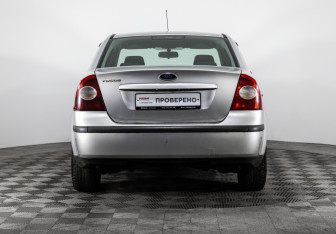 Подержанный автомобиль Ford Focus Sedan 2007 года (6 фото)