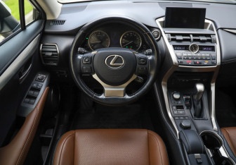 Подержанный автомобиль Lexus NX 2017 года (12 фото)