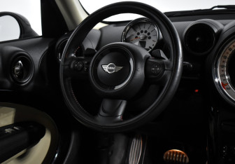 Подержанный автомобиль MINI Countryman 2013 года (15 фото)