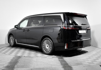 Подержанный автомобиль Voyah Dream 2025 года (7 фото)