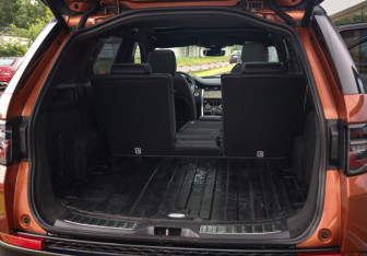 Подержанный автомобиль Land Rover Discovery Sport 2020 года (30 фото)