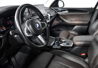 Подержанный автомобиль BMW X3 2022 года (9 фото)