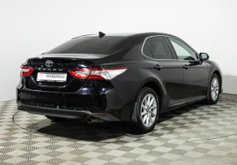 Подержанный автомобиль Toyota Camry Sedan 2021 года (5 фото)