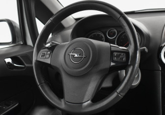 Подержанный автомобиль Opel Corsa 2008 года (14 фото)