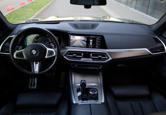 Подержанный автомобиль BMW X5 2019 года (8 фото)