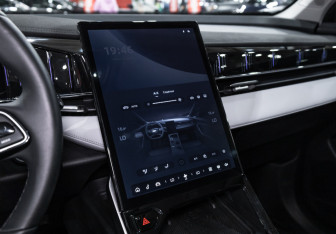 Подержанный автомобиль Geely Atlas 2024 года (18 фото)