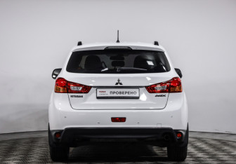 Подержанный автомобиль Mitsubishi ASX 2013 года (6 фото)