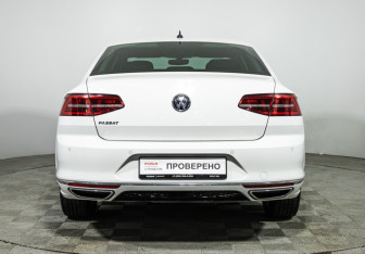 Подержанный автомобиль Volkswagen Passat Sedan 2018 года (6 фото)