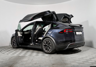 Подержанный автомобиль Tesla Model X 2023 года (11 фото)