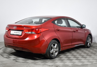 Подержанный автомобиль Hyundai Elantra Sedan 2012 года (5 фото)