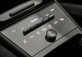 Подержанный автомобиль Porsche Cayenne 2023 года (23 фото)