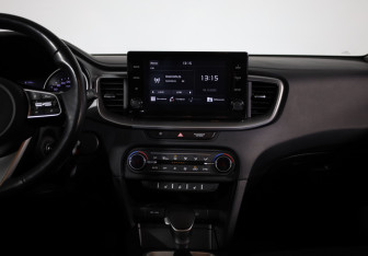 Подержанный автомобиль Kia Ceed Hatchback 2021 года (11 фото)