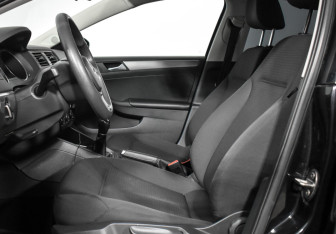 Подержанный автомобиль Volkswagen Jetta Sedan 2015 года (12 фото)