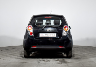 Подержанный автомобиль Chevrolet Spark 2012 года (6 фото)