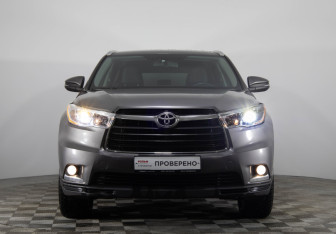 Подержанный автомобиль Toyota Highlander 2015 года (3 фото)