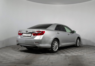 Подержанный автомобиль Toyota Camry Sedan 2011 года (5 фото)