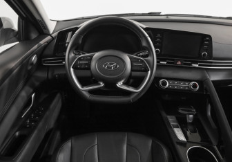 Подержанный автомобиль Hyundai Elantra Sedan 2023 года (11 фото)