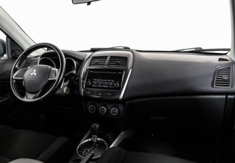 Подержанный автомобиль Mitsubishi ASX 2012 года (9 фото)