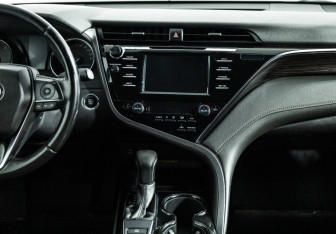 Подержанный автомобиль Toyota Camry Sedan 2021 года (14 фото)