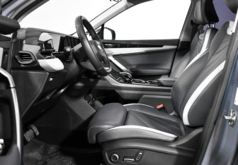 Подержанный автомобиль Geely Atlas 2024 года (11 фото)