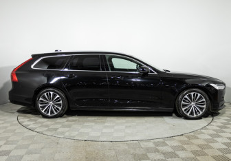 Подержанный автомобиль Volvo V90 2020 года (4 фото)