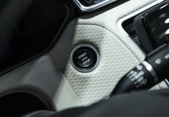 Подержанный автомобиль Land Rover Range Rover Velar 2021 года (24 фото)
