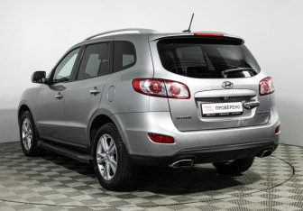 Подержанный автомобиль Hyundai Santa Fe 2011 года (7 фото)