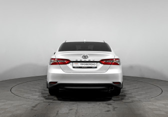 Подержанный автомобиль Toyota Camry Sedan 2021 года (6 фото)