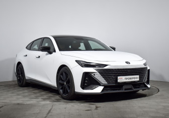 Подержанный автомобиль Changan UNI-V 2023 года (3 фото)