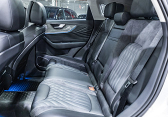 Подержанный автомобиль Hongqi HS5 2024 года (29 фото)