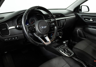 Подержанный автомобиль Kia Rio Hatchback 2020 года (11 фото)