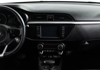 Подержанный автомобиль Kia Rio Sedan 2019 года (14 фото)