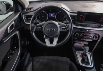 Подержанный автомобиль Kia Ceed Hatchback 2020 года (10 фото)