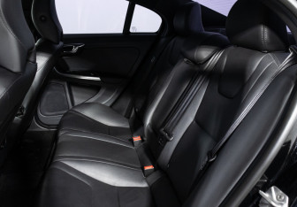 Подержанный автомобиль Volvo S60 2014 года (10 фото)