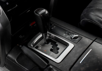Подержанный автомобиль Toyota Land Cruiser Suv 2012 года (12 фото)