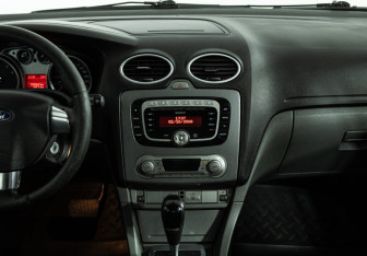 Подержанный автомобиль Ford Focus Hatchback 2008 года (14 фото)