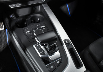 Подержанный автомобиль Audi A4 Sedan 2015 года (11 фото)