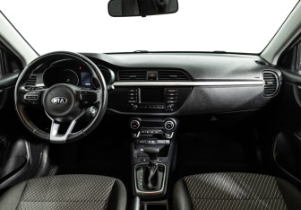Подержанный автомобиль Kia Rio Hatchback 2020 года (13 фото)