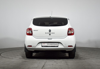 Подержанный автомобиль Renault Sandero 2019 года (6 фото)